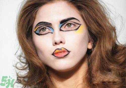 眼妝暈妝怎么辦？解救眼妝暈妝的方法