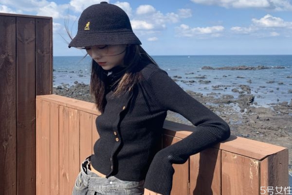 毛衣起靜電貼在身上怎么辦 毛衣靜電吸腿怎么辦 毛衣起靜電貼在身上怎么辦 毛衣靜電吸腿怎么辦