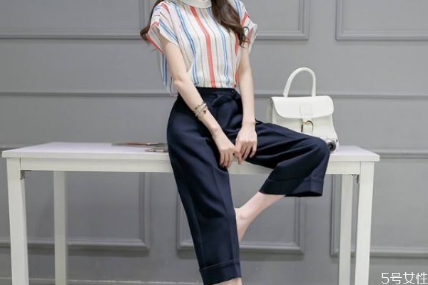 闊腿褲應(yīng)該怎么搭配上衣 闊腿褲的搭配方法 闊腿褲應(yīng)該怎么搭配上衣 闊腿褲的搭配方法