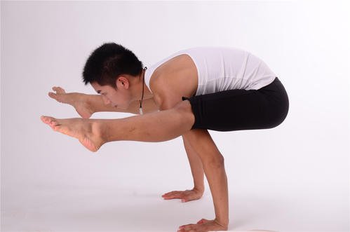 男人練瑜伽可以減肥嗎 男人怎樣練瑜伽呢 男人練瑜伽可以減肥嗎 男人怎樣練瑜伽呢