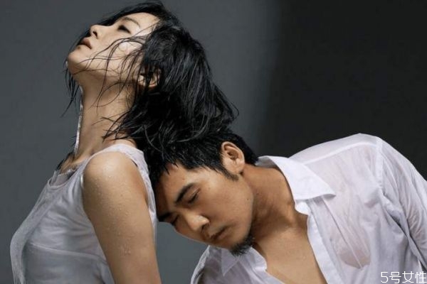 老公不在愛你的表現(xiàn) 怎么分辨老公是否還愛你 老公不在愛你的表現(xiàn) 怎么分辨老公是否還愛你