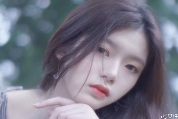 男生一見(jiàn)鐘情的反應(yīng) 男人心動(dòng)的感覺(jué)是什么