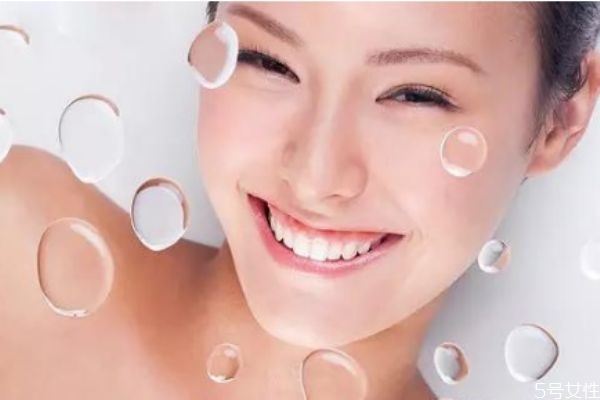 皮膚出油是因為缺水嗎 皮膚油需要補水嗎 皮膚出油是因為缺水嗎 皮膚油需要補水嗎