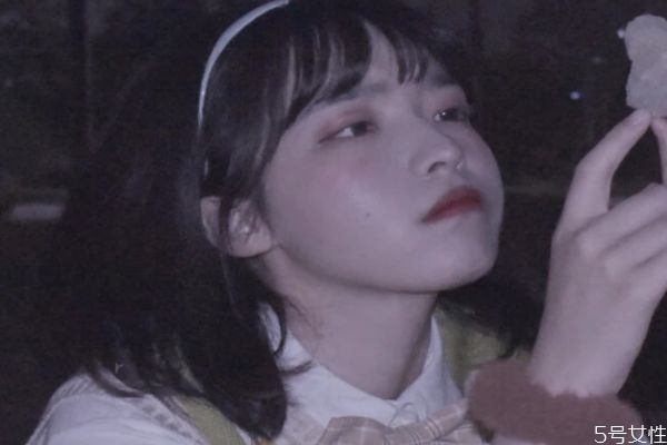 男生一見(jiàn)鐘情的反應(yīng) 男人心動(dòng)的感覺(jué)是什么