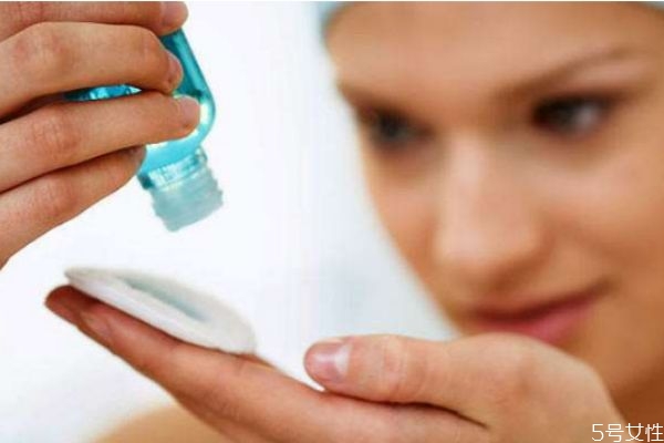 皮膚出油是因為缺水嗎 皮膚油需要補水嗎 皮膚出油是因為缺水嗎 皮膚油需要補水嗎