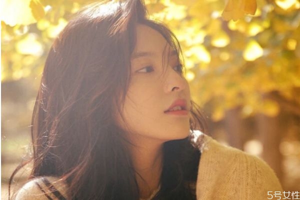 男生一見(jiàn)鐘情的反應(yīng) 男人心動(dòng)的感覺(jué)是什么