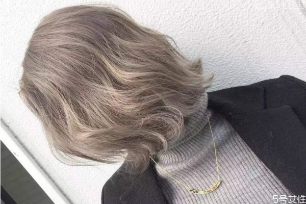 皮膚黑適合什么發(fā)色 適合黑皮膚女生的發(fā)色 皮膚黑適合什么發(fā)色 適合黑皮膚女生的發(fā)色