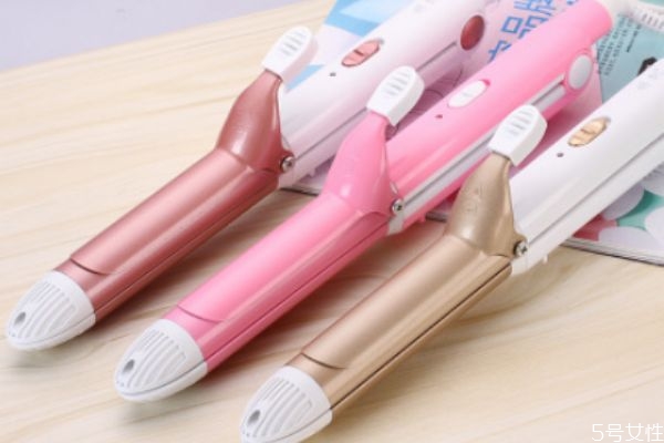 卷發(fā)棒傷頭發(fā)是什么原因 經(jīng)常用卷發(fā)棒傷頭發(fā)嗎 卷發(fā)棒傷頭發(fā)是什么原因 經(jīng)常用卷發(fā)棒傷頭發(fā)嗎