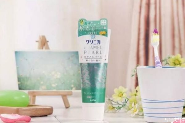 牙膏可以去眼袋嗎 牙膏有去眼袋的效果嗎 牙膏可以去眼袋嗎 牙膏有去眼袋的效果嗎