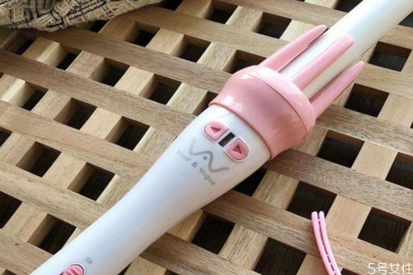 卷發(fā)棒傷頭發(fā)是什么原因 經(jīng)常用卷發(fā)棒傷頭發(fā)嗎 卷發(fā)棒傷頭發(fā)是什么原因 經(jīng)常用卷發(fā)棒傷頭發(fā)嗎