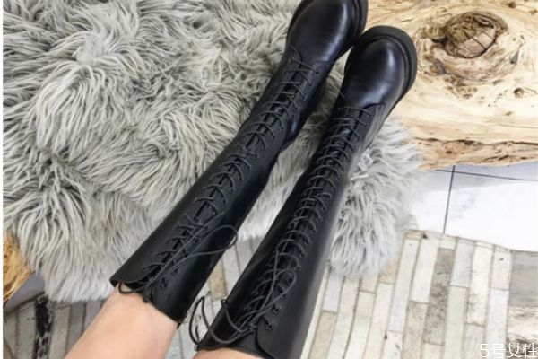 長筒靴搭配什么外套 長筒靴搭配什么裙子 長筒靴搭配什么外套 長筒靴搭配什么裙子