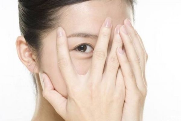 眼睛下面是干紋還是細(xì)紋 怎么分辨什么是干紋 眼睛下面是干紋還是細(xì)紋 怎么分辨什么是干紋