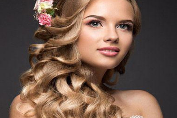 什么卷發(fā)顯年輕有氣質 顯年輕氣質的卷發(fā)推薦 什么卷發(fā)顯年輕有氣質 顯年輕氣質的卷發(fā)推薦