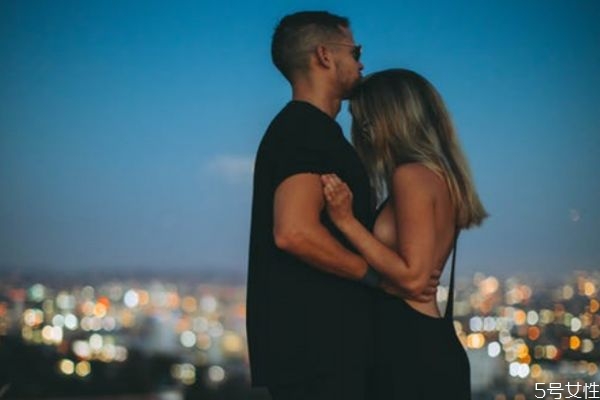 公開戀愛關系重要嗎 不公開的戀愛算戀愛嗎