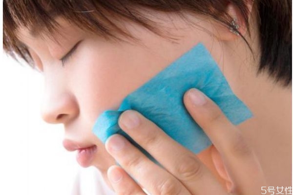 長(zhǎng)痘可以用吸油紙嗎 吸油紙會(huì)傷害痘痘嗎 長(zhǎng)痘可以用吸油紙嗎 吸油紙會(huì)傷害痘痘嗎