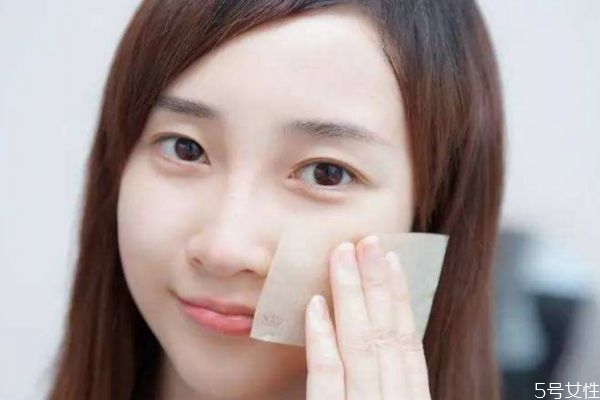 長(zhǎng)痘可以用吸油紙嗎 吸油紙會(huì)傷害痘痘嗎 長(zhǎng)痘可以用吸油紙嗎 吸油紙會(huì)傷害痘痘嗎