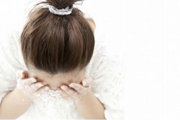 無皂基洗面奶適合什么年齡 無皂基洗面奶使用注意事項(xiàng)