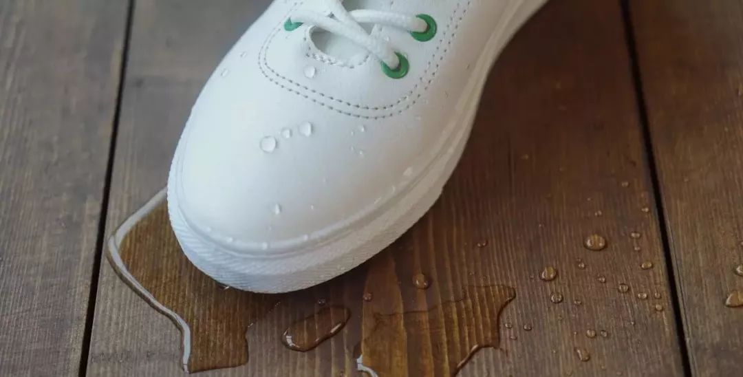 鞋帶上的黑印怎么去除 鞋帶上黑印的去除方法 鞋帶上的黑印怎么去除 鞋帶上黑印的去除方法