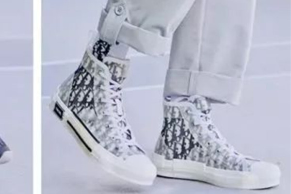 dior x kaws聯(lián)名款鞋子貴嗎 dior x kaws聯(lián)名款鞋子怎么樣 dior x kaws聯(lián)名款鞋子貴嗎 dior x kaws聯(lián)名款鞋子怎么樣