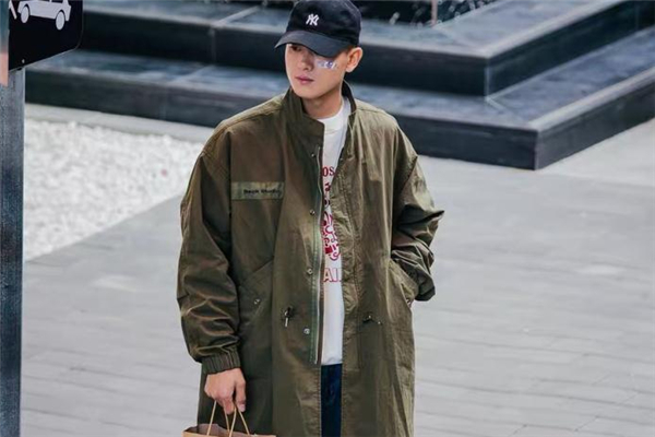 風衣配什么帽子好看 男士風衣搭配什么帽子