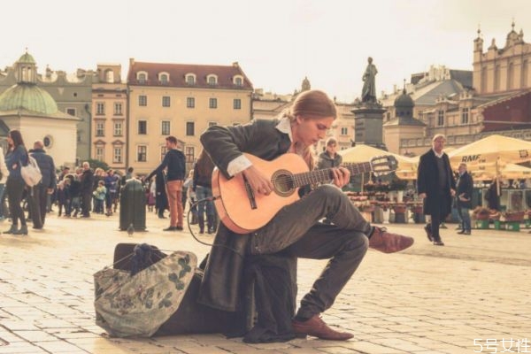 婚姻中男人吃軟飯的表現(xiàn) 如何分辨男人是不是吃軟飯 婚姻中男人吃軟飯的表現(xiàn) 如何分辨男人是不是吃軟飯