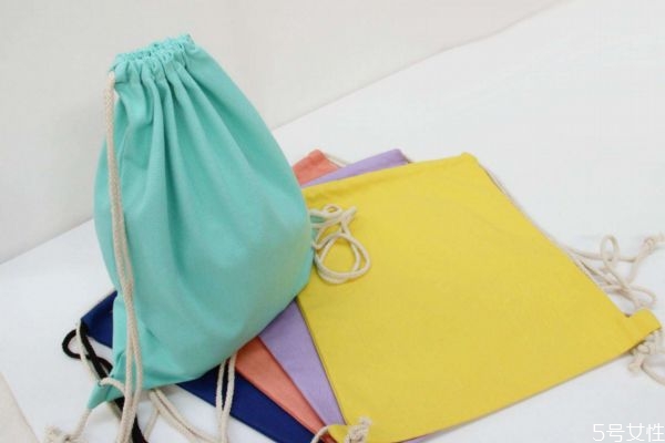 帆布包發(fā)黃怎么辦 帆布包發(fā)黃應(yīng)該怎么洗 帆布包發(fā)黃怎么辦 帆布包發(fā)黃應(yīng)該怎么洗