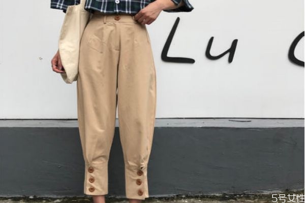 蘿卜褲應該怎么搭配上衣 蘿卜褲的搭配技巧 蘿卜褲應該怎么搭配上衣 蘿卜褲的搭配技巧