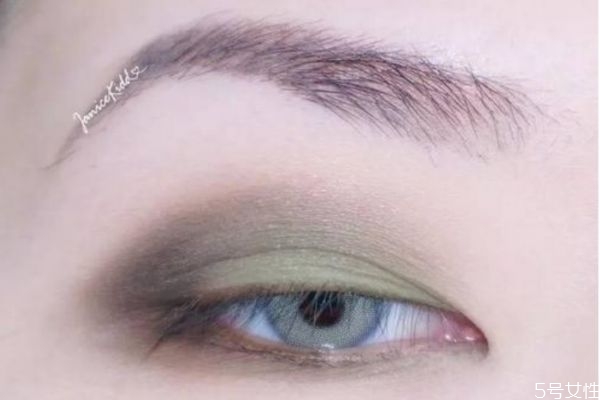 灰綠色系眼妝怎么畫(huà) 清淡版灰綠色系眼妝