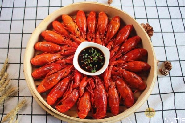 清蒸小龍蝦怎么做好吃 清蒸小龍蝦的簡單做法 清蒸小龍蝦怎么做好吃 清蒸小龍蝦的簡單做法