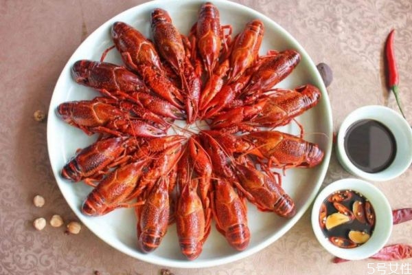 清蒸小龍蝦怎么做好吃 清蒸小龍蝦的簡單做法 清蒸小龍蝦怎么做好吃 清蒸小龍蝦的簡單做法