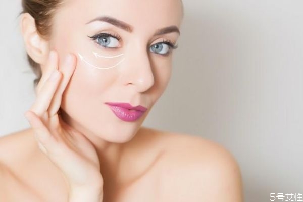 眼霜和眼精華可以只用一個嗎 眼霜眼精華必須都用嗎 眼霜和眼精華可以只用一個嗎 眼霜眼精華必須都用嗎