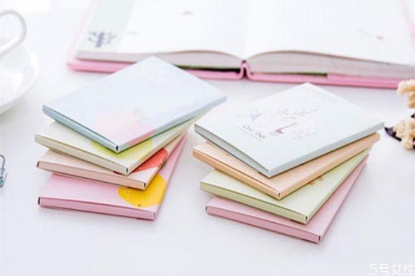 油性皮膚可以經(jīng)常用吸油紙嗎 油性皮膚用吸油紙好嗎 油性皮膚可以經(jīng)常用吸油紙嗎 油性皮膚用吸油紙好嗎