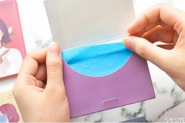 油性皮膚可以經(jīng)常用吸油紙嗎 油性皮膚用吸油紙好嗎 油性皮膚可以經(jīng)常用吸油紙嗎 油性皮膚用吸油紙好嗎