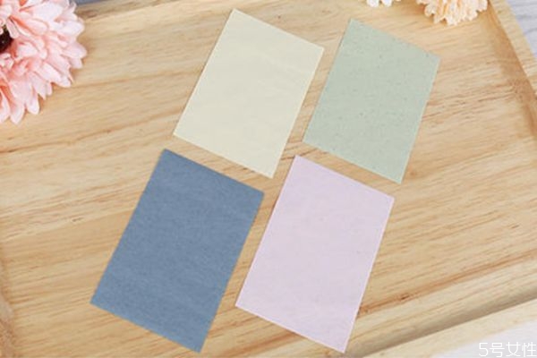 油性皮膚可以經(jīng)常用吸油紙嗎 油性皮膚用吸油紙好嗎 油性皮膚可以經(jīng)常用吸油紙嗎 油性皮膚用吸油紙好嗎