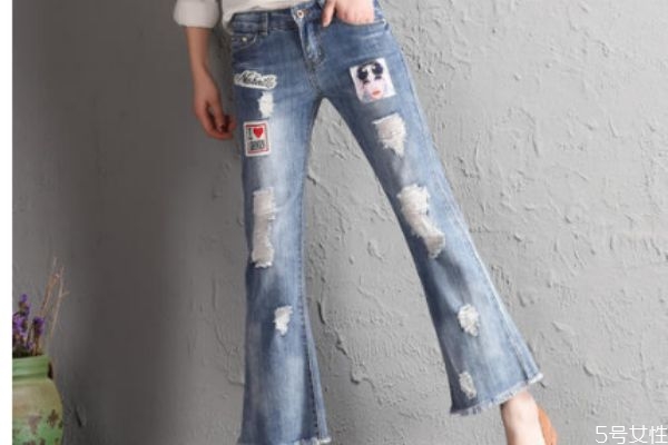 喇叭褲好看搭配方法 喇叭褲的搭配技巧 喇叭褲好看搭配方法 喇叭褲的搭配技巧