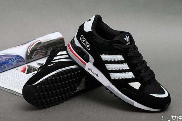 阿迪達斯三葉草和三條的區(qū)別 三葉草和三條的不同 阿迪達斯三葉草和三條的區(qū)別 三葉草和三條的不同