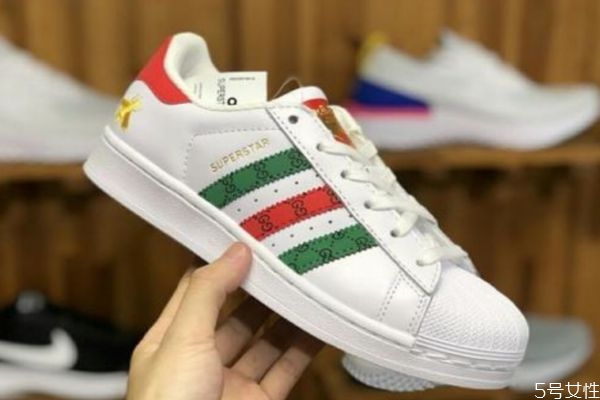 阿迪達(dá)斯貝殼頭夏天穿熱嗎 貝殼頭夏天可以穿嗎 阿迪達(dá)斯貝殼頭夏天穿熱嗎 貝殼頭夏天可以穿嗎