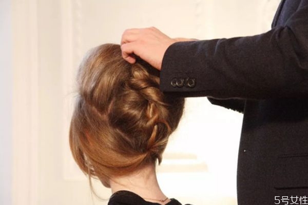 熱燙和冷燙哪個保持的時間長 冷燙熱燙哪個傷頭發(fā) 熱燙和冷燙哪個保持的時間長 冷燙熱燙哪個傷頭發(fā)