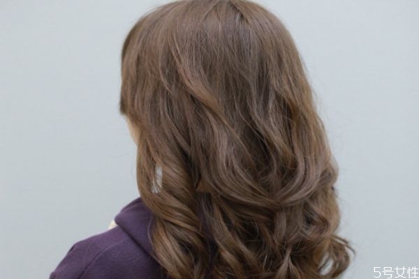 染發(fā)劑可以停留多長(zhǎng)時(shí)間 染發(fā)劑停留時(shí)間越長(zhǎng)顏色越深 染發(fā)劑可以停留多長(zhǎng)時(shí)間 染發(fā)劑停留時(shí)間越長(zhǎng)顏色越深