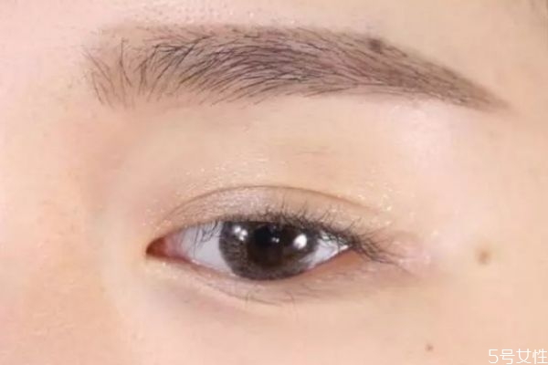 珠光眼影怎么卸干凈 珠光眼影應該怎么卸妝 珠光眼影怎么卸干凈 珠光眼影應該怎么卸妝