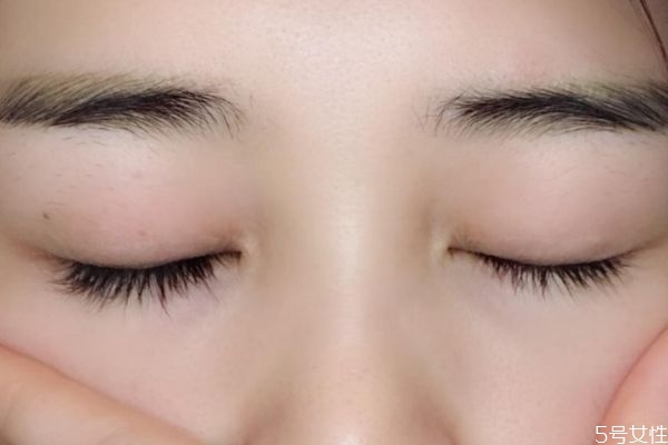 珠光眼影怎么卸干凈 珠光眼影應該怎么卸妝 珠光眼影怎么卸干凈 珠光眼影應該怎么卸妝