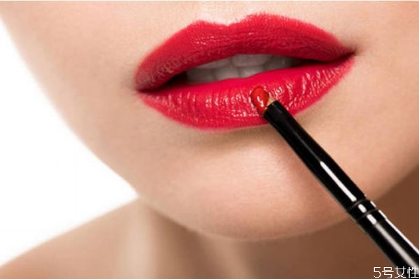 口紅過敏的原因有什么 為什么會口紅過敏 口紅過敏的原因有什么 為什么會口紅過敏
