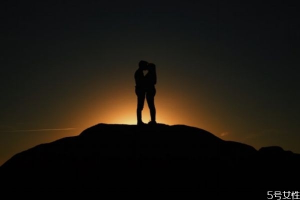 如何知道前妻想復(fù)婚 前妻給機會復(fù)婚的表現(xiàn) 如何知道前妻想復(fù)婚 前妻給機會復(fù)婚的表現(xiàn)