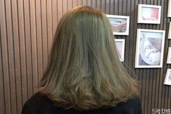 適合大學(xué)生的頭發(fā)顏色有什么 大學(xué)生可以染什么發(fā)色 適合大學(xué)生的頭發(fā)顏色有什么 大學(xué)生可以染什么發(fā)色