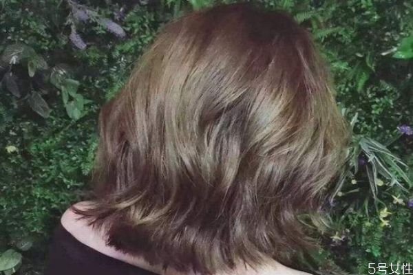 適合大學(xué)生的頭發(fā)顏色有什么 大學(xué)生可以染什么發(fā)色 適合大學(xué)生的頭發(fā)顏色有什么 大學(xué)生可以染什么發(fā)色