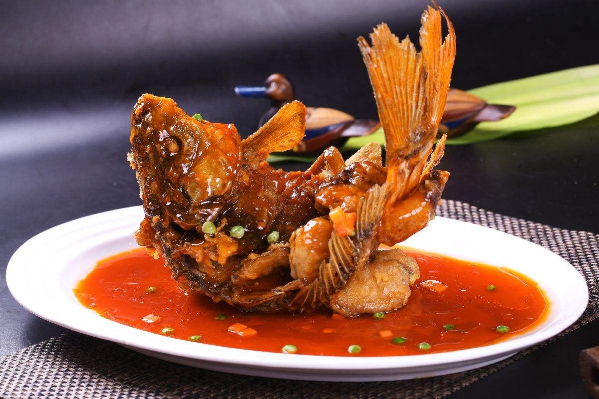 糖醋鯉魚是哪里的菜 糖醋鯉魚怎么做好吃 糖醋鯉魚是哪里的菜 糖醋鯉魚怎么做好吃