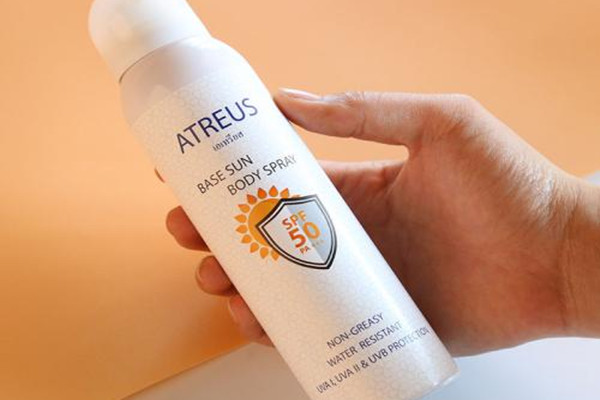 化妝時(shí)防曬噴霧在第幾步 噴防曬噴霧之前要涂什么 化妝時(shí)防曬噴霧在第幾步 噴防曬噴霧之前要涂什么