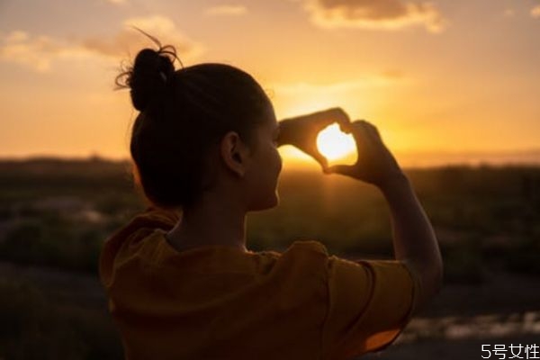 老婆鬧離婚買什么禮物 鬧離婚如何哄媳婦 老婆鬧離婚買什么禮物 鬧離婚如何哄媳婦