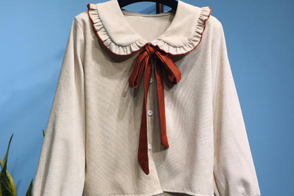 娃娃領(lǐng)襯衫怎么搭配好看 娃娃領(lǐng)襯衫的搭配方法 娃娃領(lǐng)襯衫怎么搭配好看 娃娃領(lǐng)襯衫的搭配方法