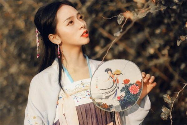 漢服配什么發(fā)型好看 穿漢服適合什么樣的發(fā)型 漢服配什么發(fā)型好看 穿漢服適合什么樣的發(fā)型